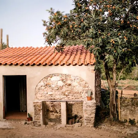Bell Tent Getaway In Laranjeira, For Romantic Escapes In Portugal Tente de luxe Barracao